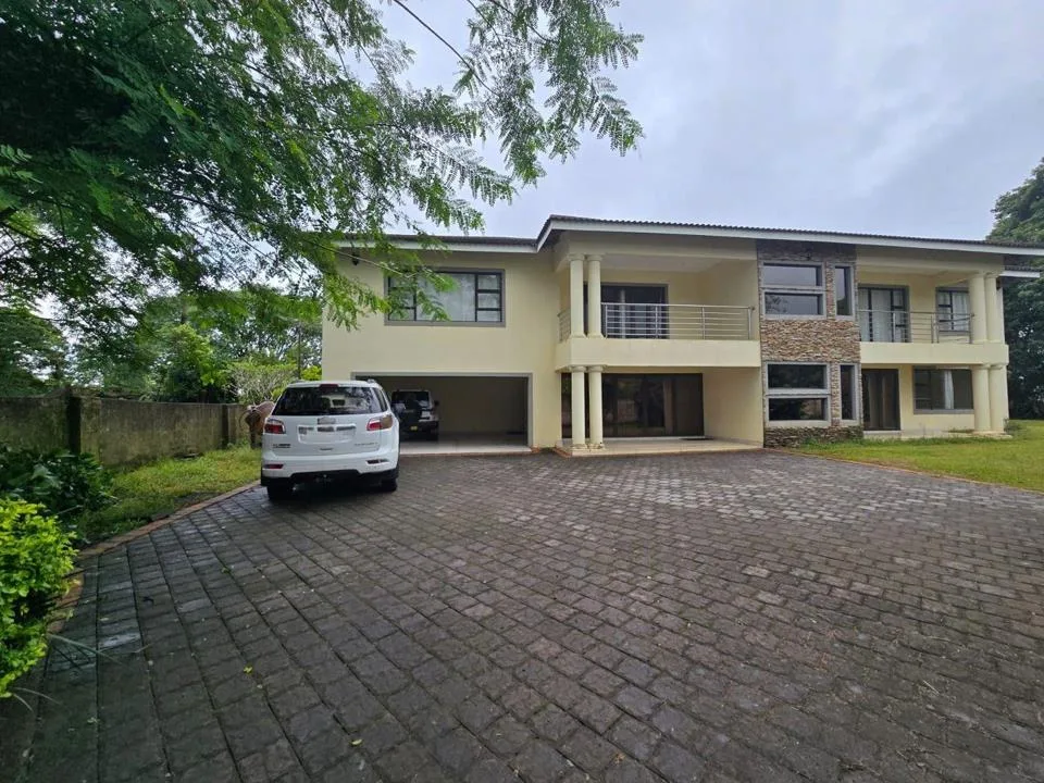 8 Bedroom House for sale in Eshowe