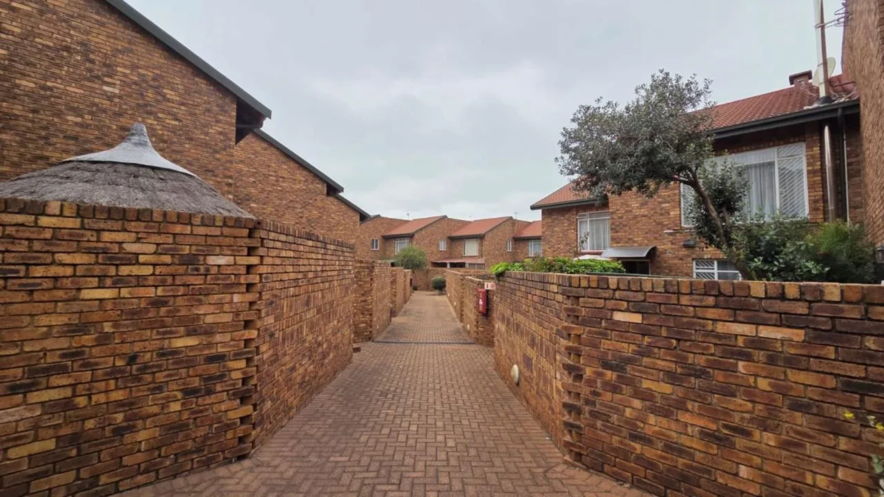 3 Bedroom Townhouse for sale in Heidelberg Central