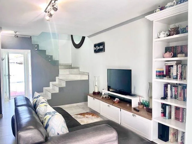 2 Bedroom House for sale in Waves Edge
