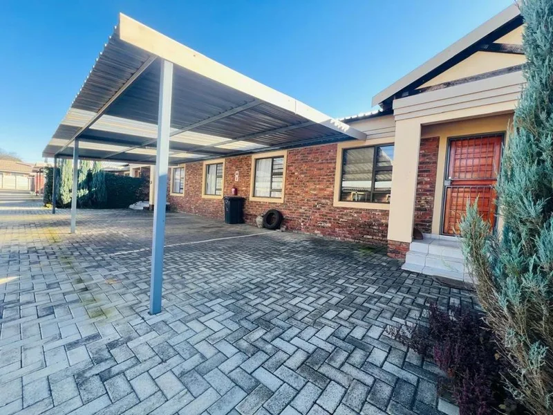 2 Bedroom Townhouse for sale in Potchefstroom Central