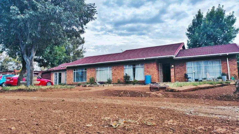 6 Bedroom House for sale in Lakeview