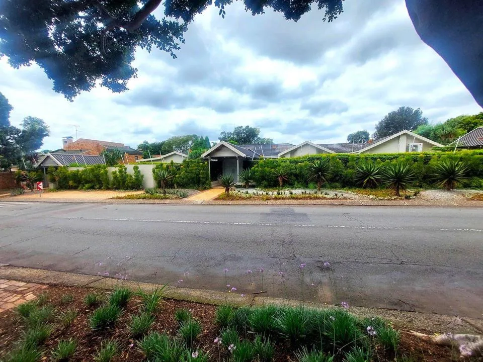 4 Bedroom House for sale in Menlo Park