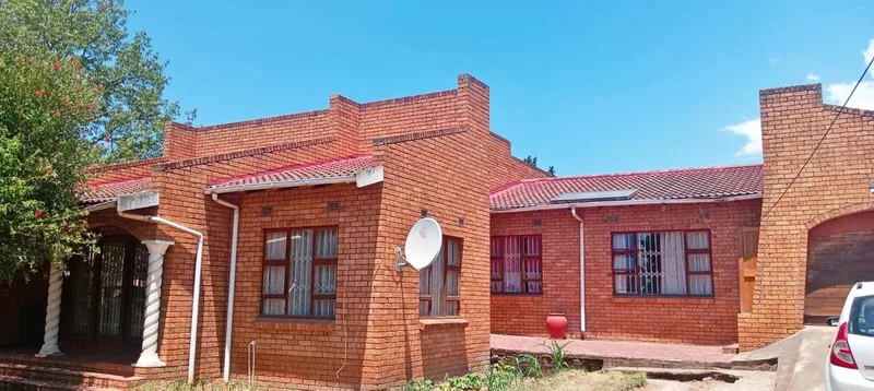 4 Bedroom House for sale in Tsolo 2