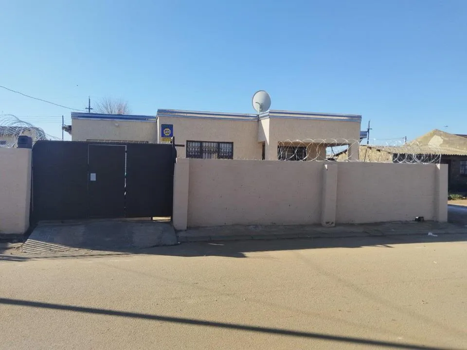 2 Bedroom House to rent in Kanana