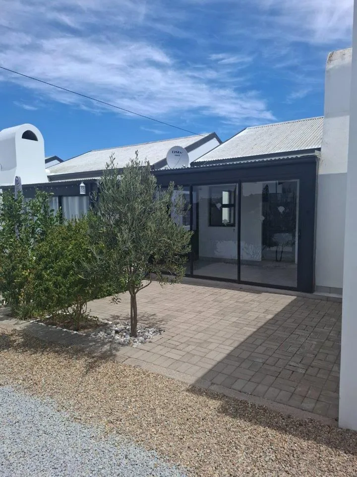 2 Bedroom House for sale in Velddrif