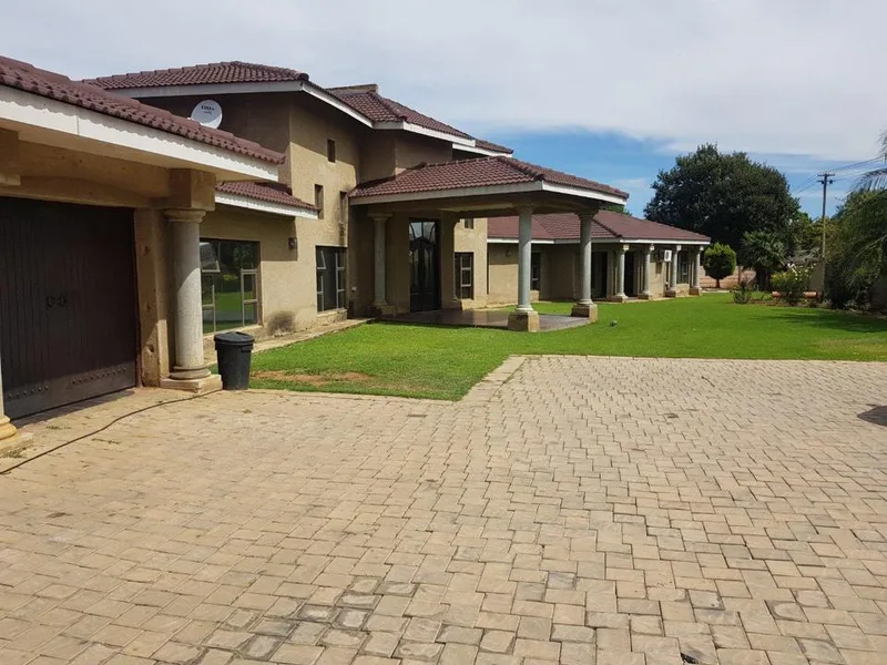 5 Bedroom House for sale in Irene Park