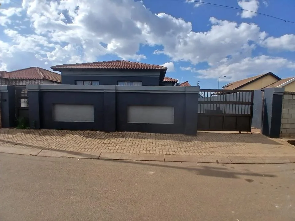 4 Bedroom House for sale in Protea Glen
