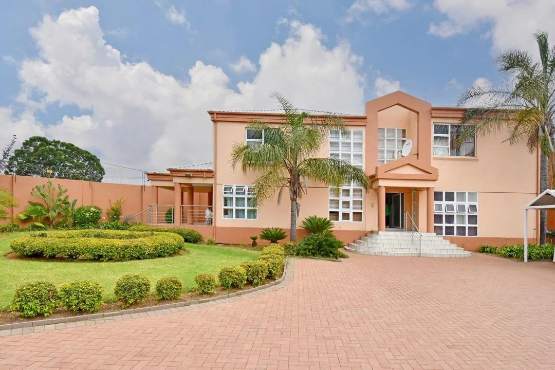 6 Bedroom House for sale in Crown North