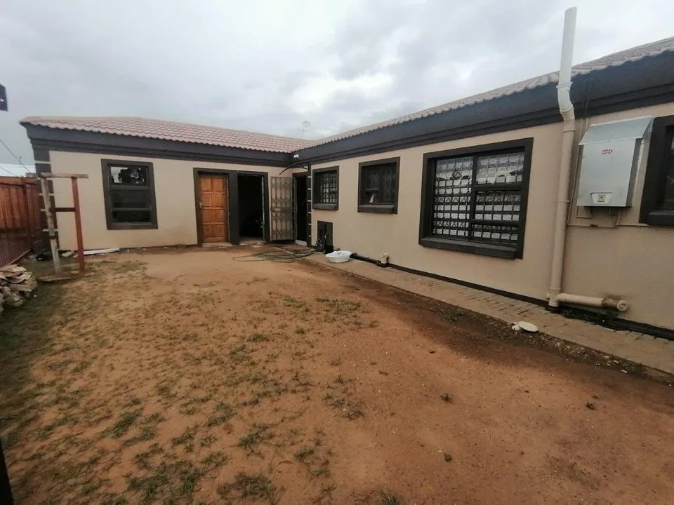 3 Bedroom House for sale in Pinehaven