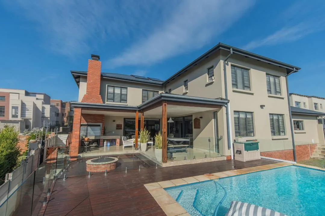 4 Bedroom House for sale in Lovemore Park