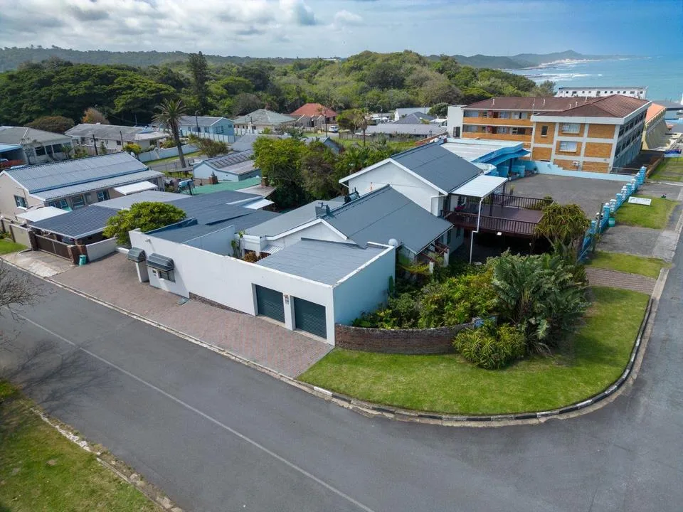 5 Bedroom House for sale in Gonubie