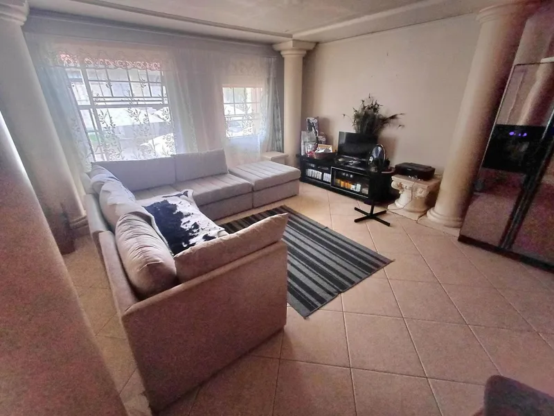 2 Bedroom Townhouse in Die Hoewes
