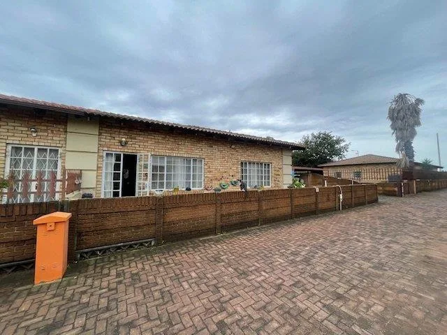 2 Bedroom Townhouse for sale in Robin Park