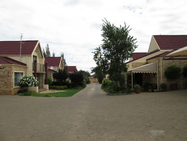 2 Bedroom Townhouse for sale in Langenhovenpark