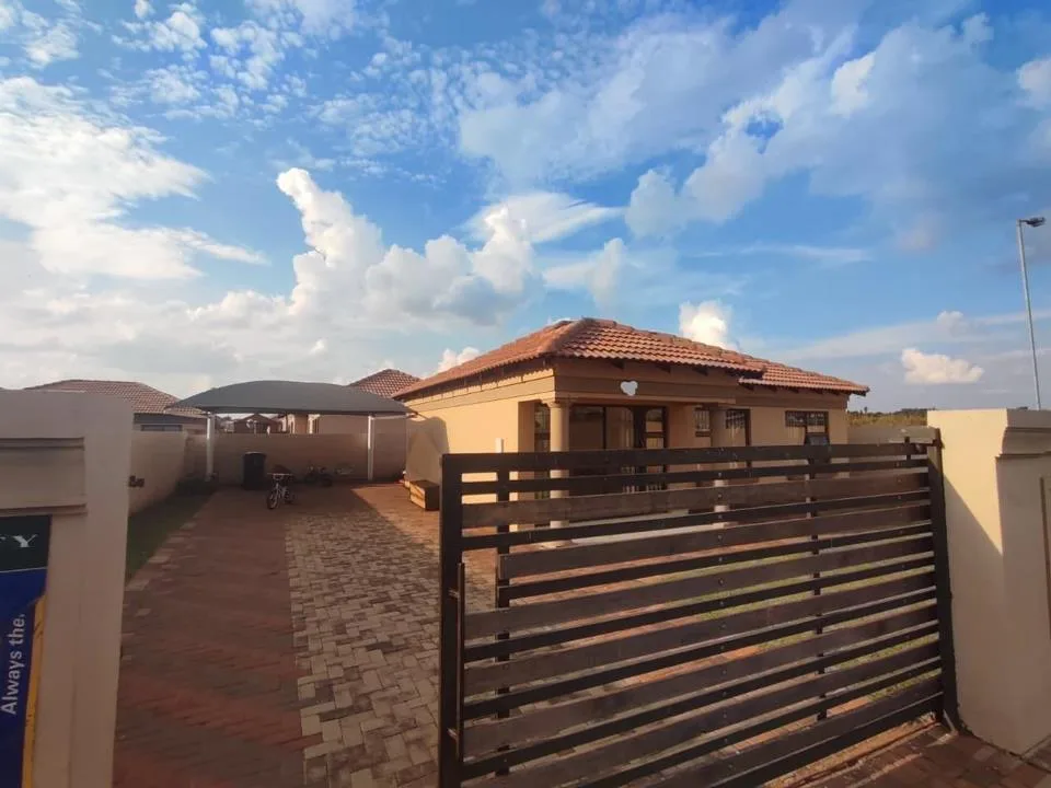 3 Bedroom House for sale in Dawn Park