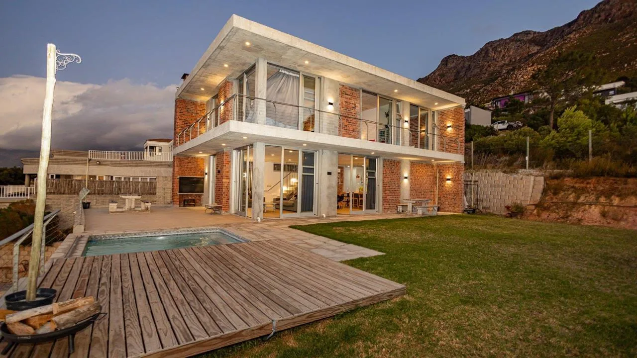 4 Bedroom House for sale in Gordon Heights