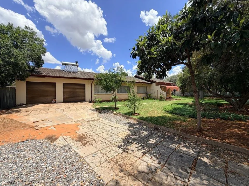 4 Bedroom House for sale in Carters Glen