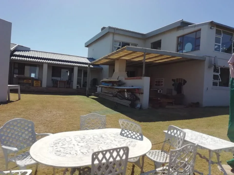 4 Bedroom House to rent in Jeffreys Bay Central
