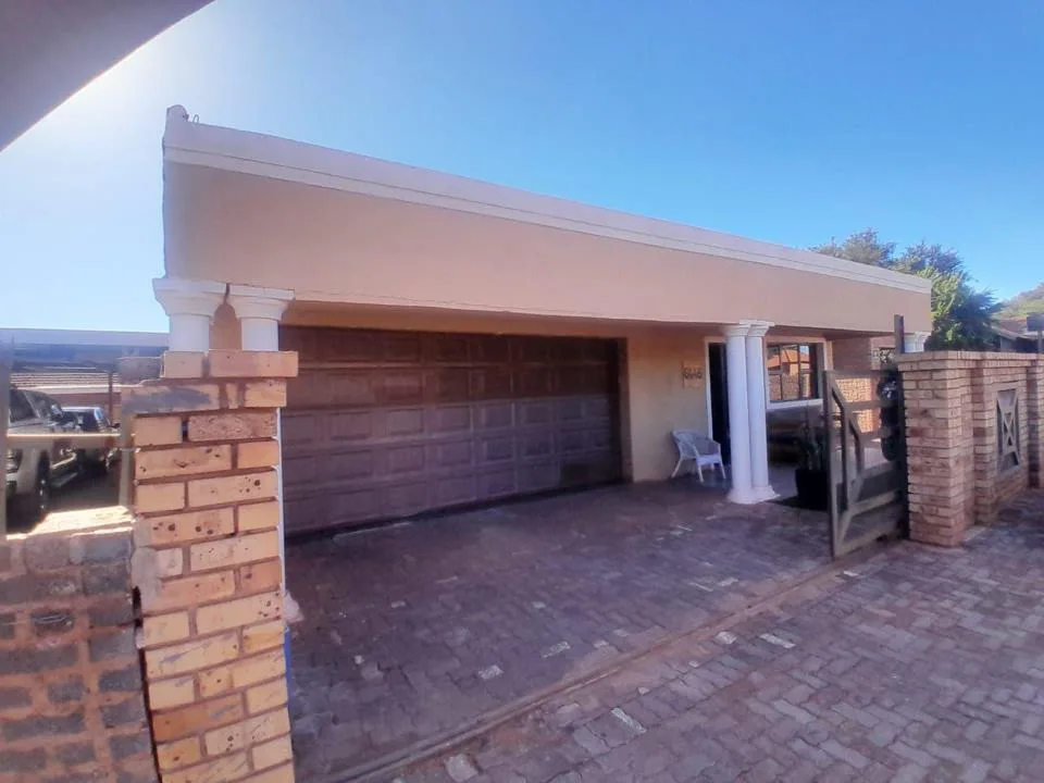 3 Bedroom House for sale in Kathu