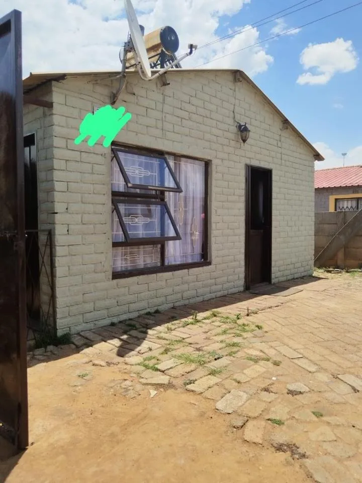 2 Bedroom House for sale in Daveyton