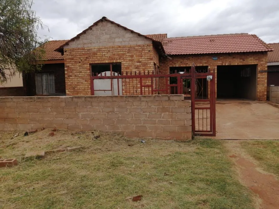 3 Bedroom House for sale in Lebowakgomo Zone S