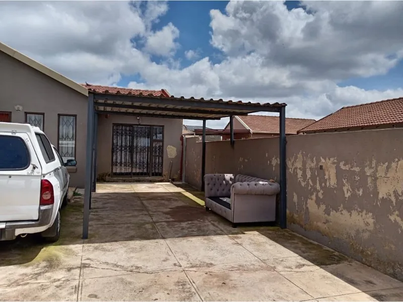 2 Bedroom House in Protea Glen