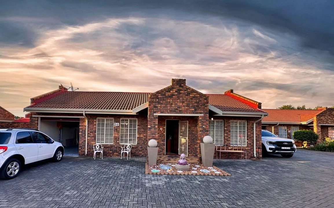 2 Bedroom House for sale in Three Rivers