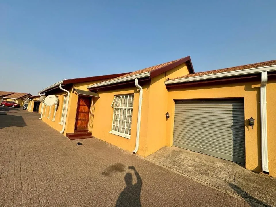 2 Bedroom Townhouse for sale in Secunda Central