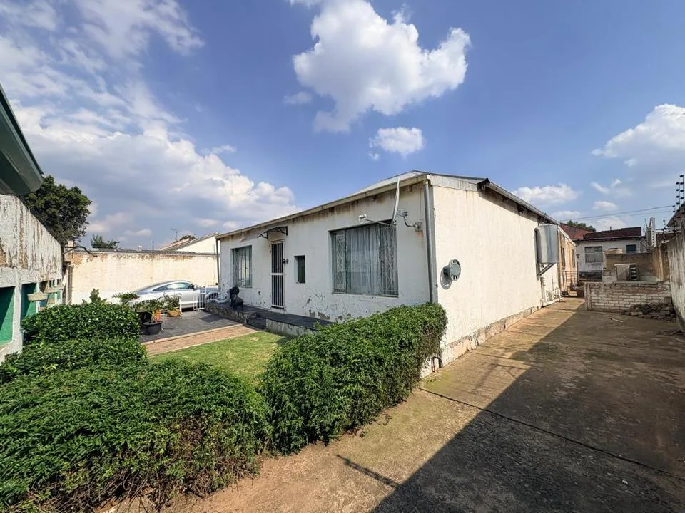 3 Bedroom House for sale in Kenilworth