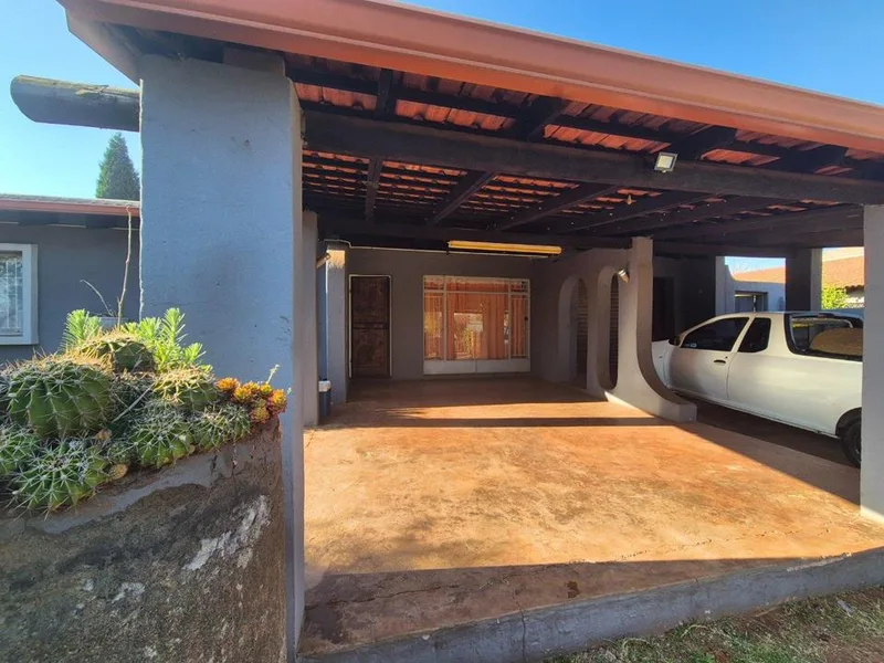 3 Bedroom House for sale in Kanonkop