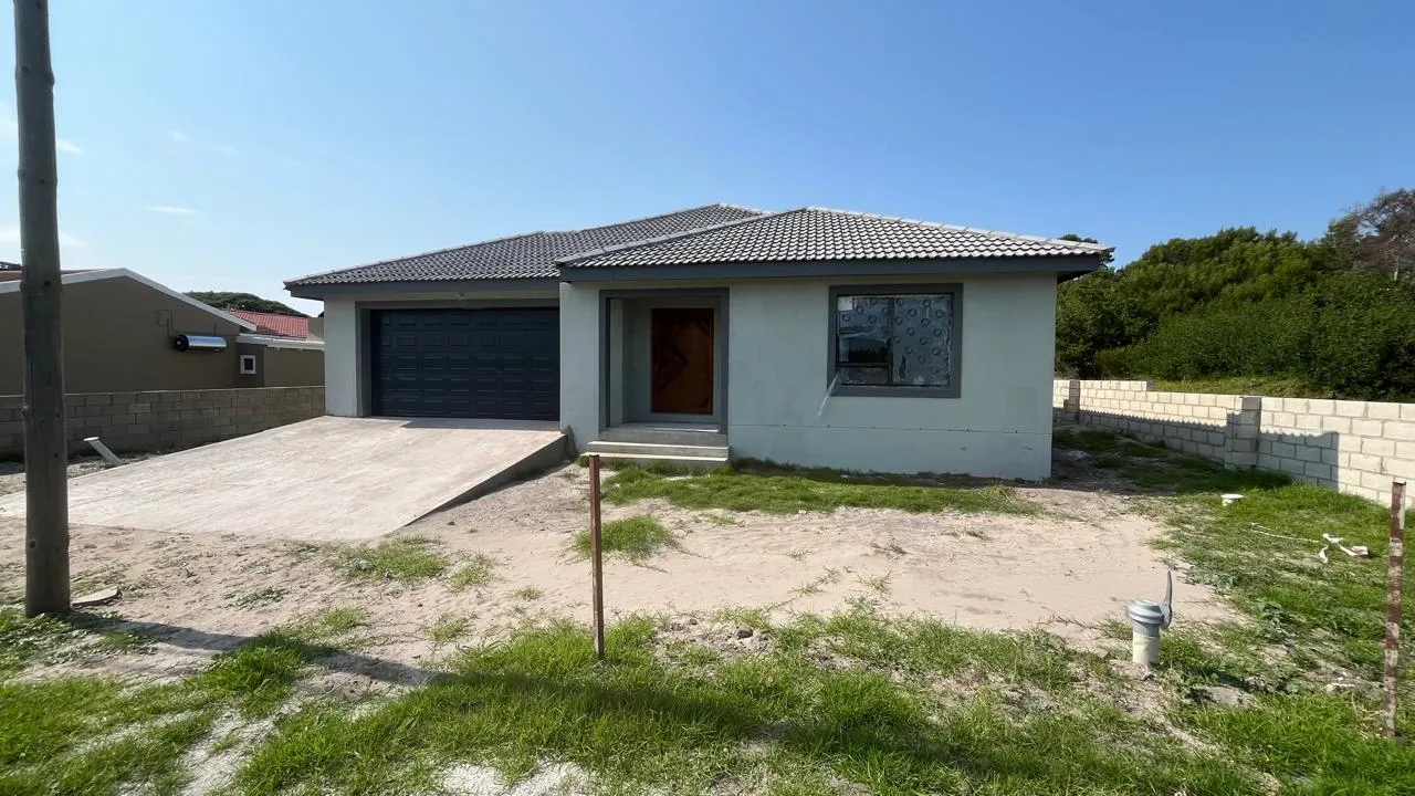 3 Bedroom House for sale in Paradise Beach