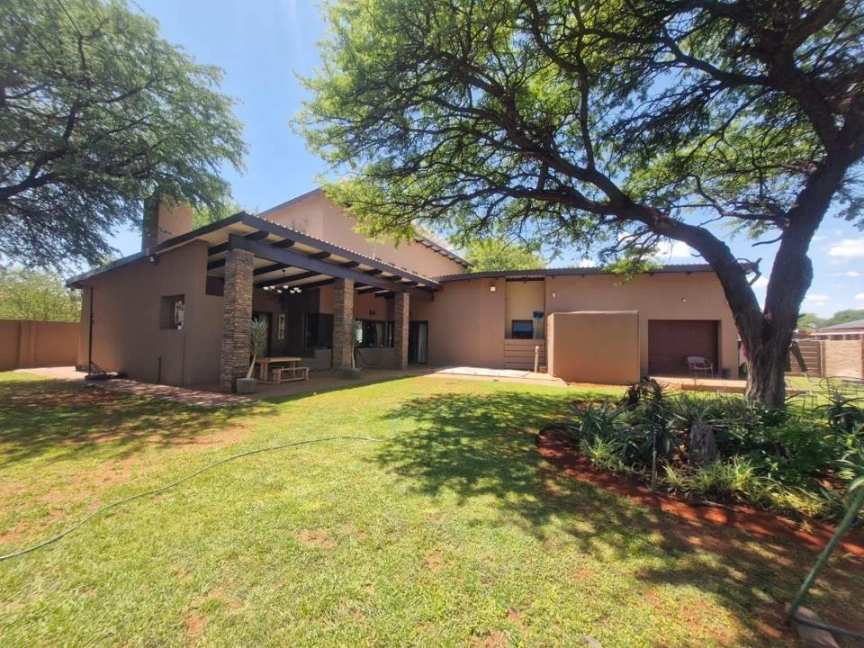 4 Bedroom House for sale in Kathu