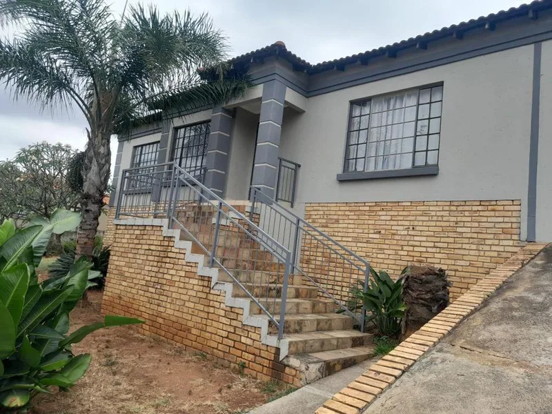 3 Bedroom House for sale in Geelhoutpark