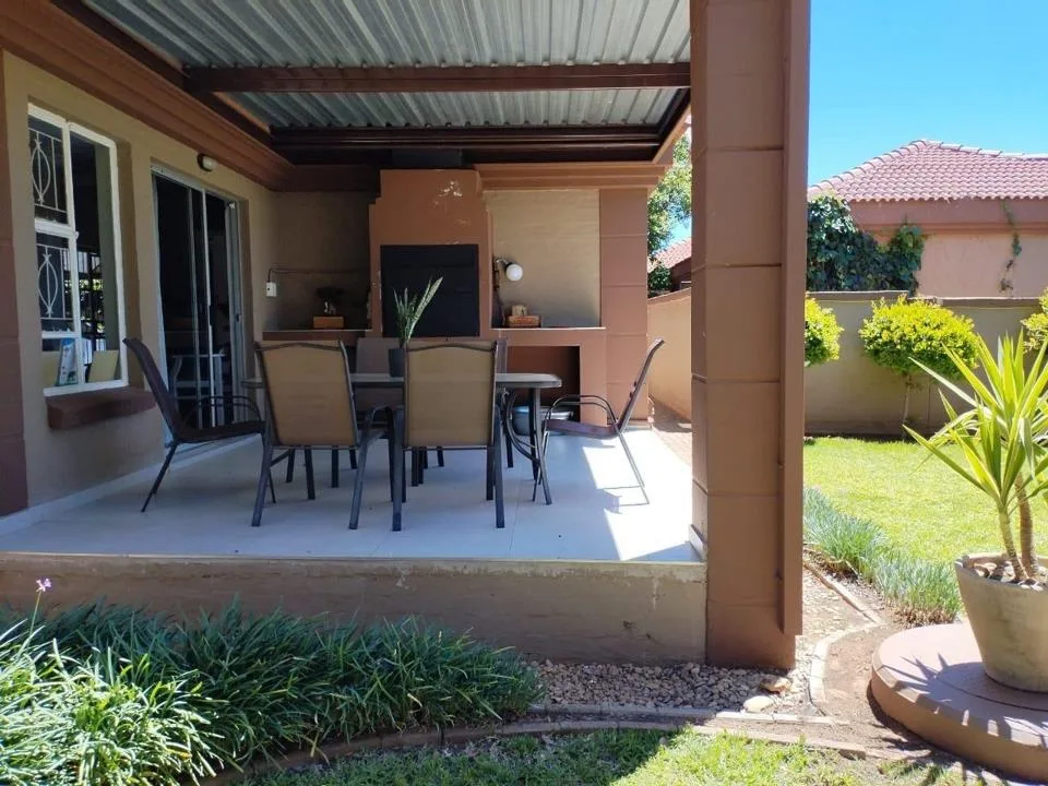 3 Bedroom Townhouse for sale in Heuwelsig