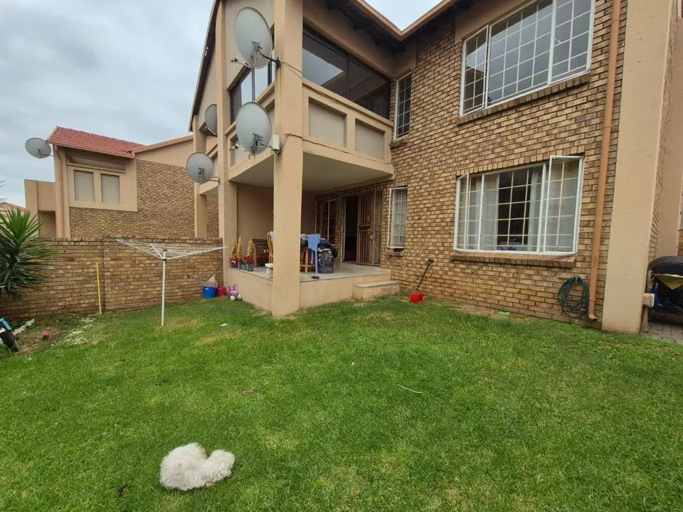 2 Bedroom Apartment / flat for sale in Rooihuiskraal North