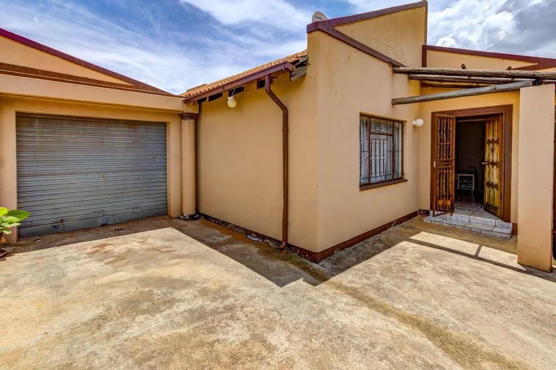 3 Bedroom House for sale in Leboeng