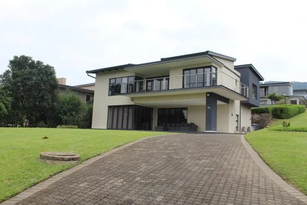 4 Bedroom House for sale in Montrose