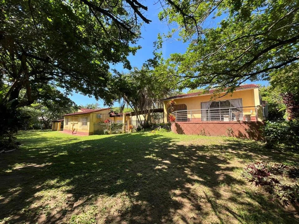 6 Bedroom House for sale in Port Edward