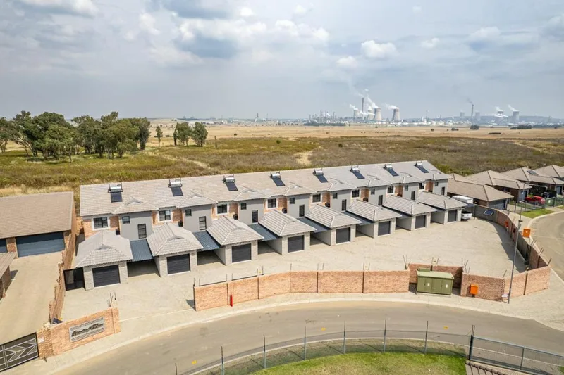 3 Bedroom Townhouse to rent in Secunda Central