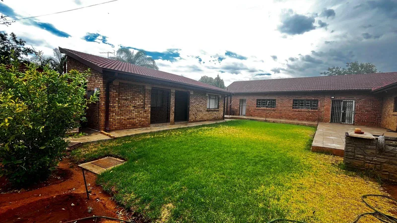 6 Bedroom House in Carters Glen