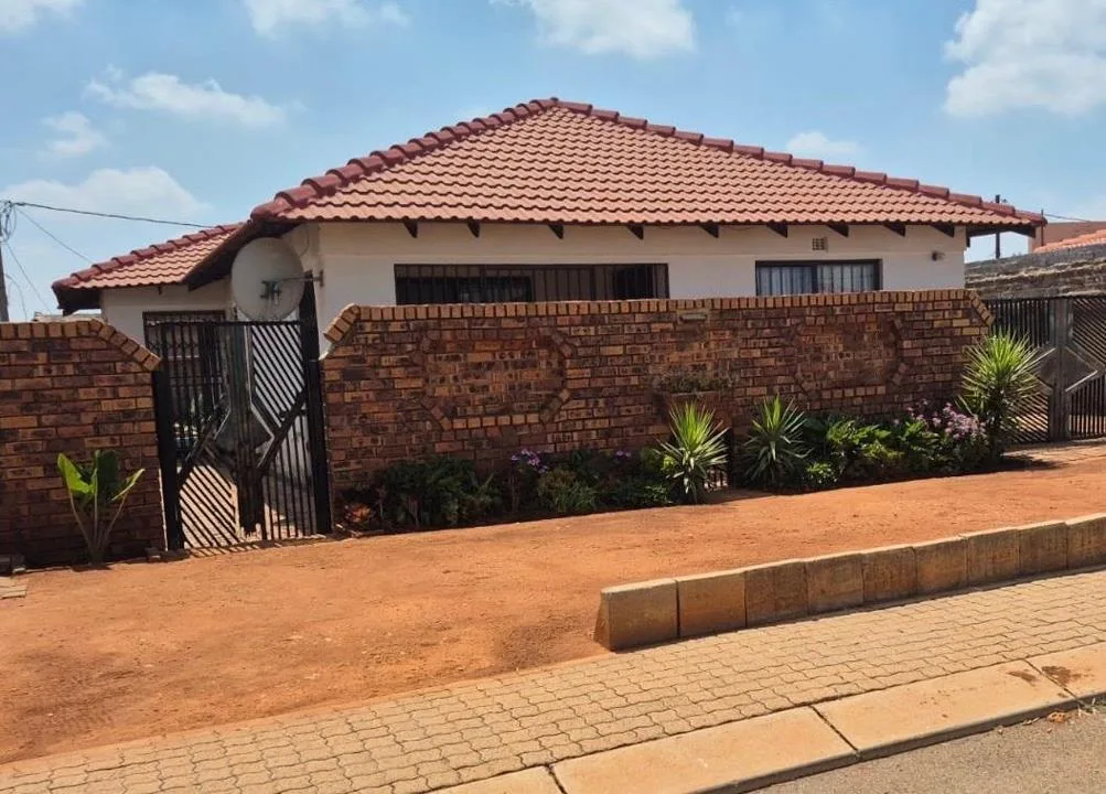 3 Bedroom House for sale in Orange Farm
