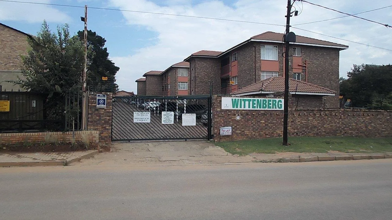 2 Bedroom Apartment / flat for sale in Whiteridge