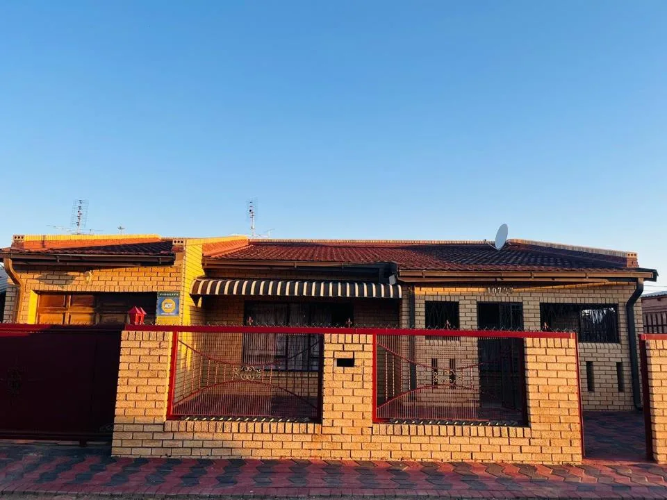 3 Bedroom House for sale in Kagisanong