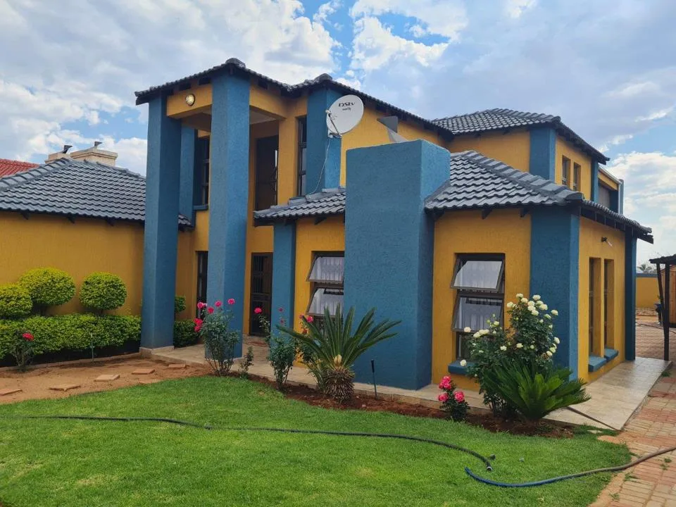 5 Bedroom House for sale in Serala View