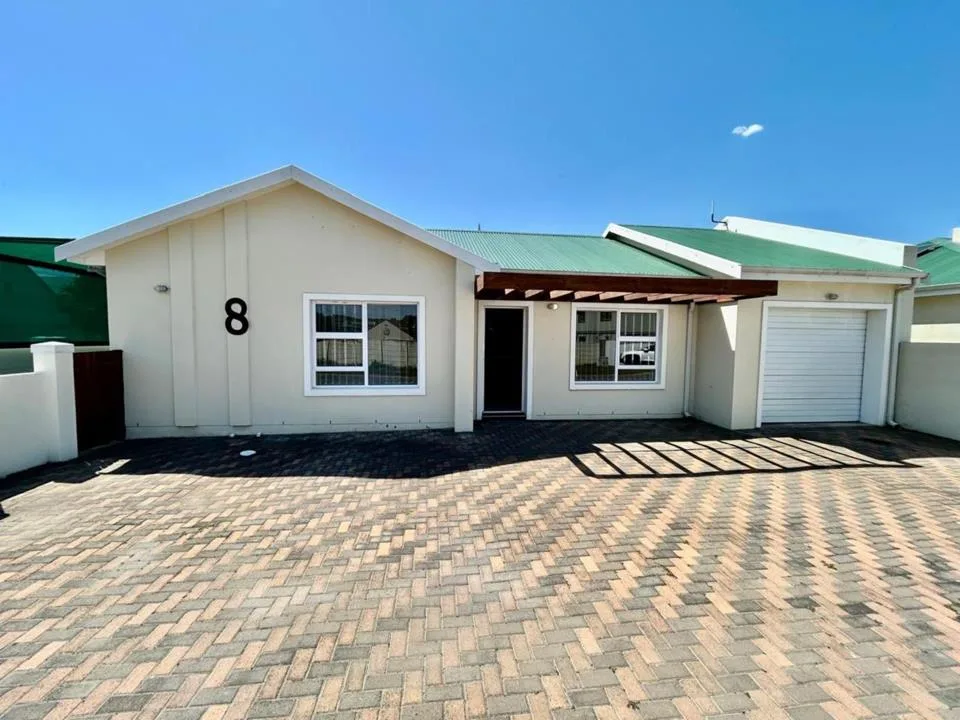 2 Bedroom House for sale in Stilbaai Wes