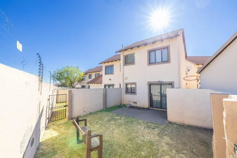2 Bedroom Townhouse for sale in Carlswald