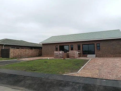 2 Bedroom Townhouse to rent in Cove Rock