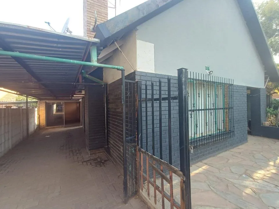 3 Bedroom House for sale in Vanderbijlpark CE 1