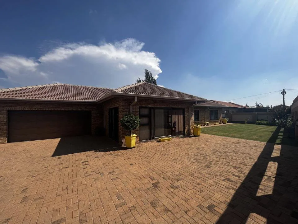 3 Bedroom House for sale in Baillie Park