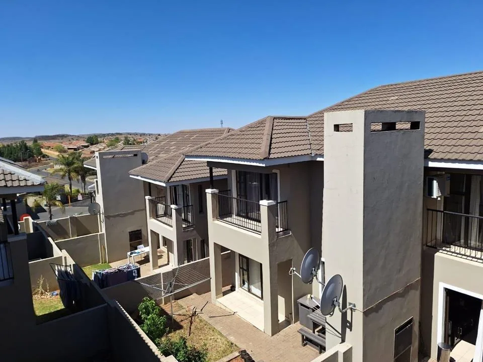 3 Bedroom Townhouse for sale in Lilyvale S H